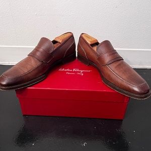 Ferragamo leather loafers in brown peddle leather